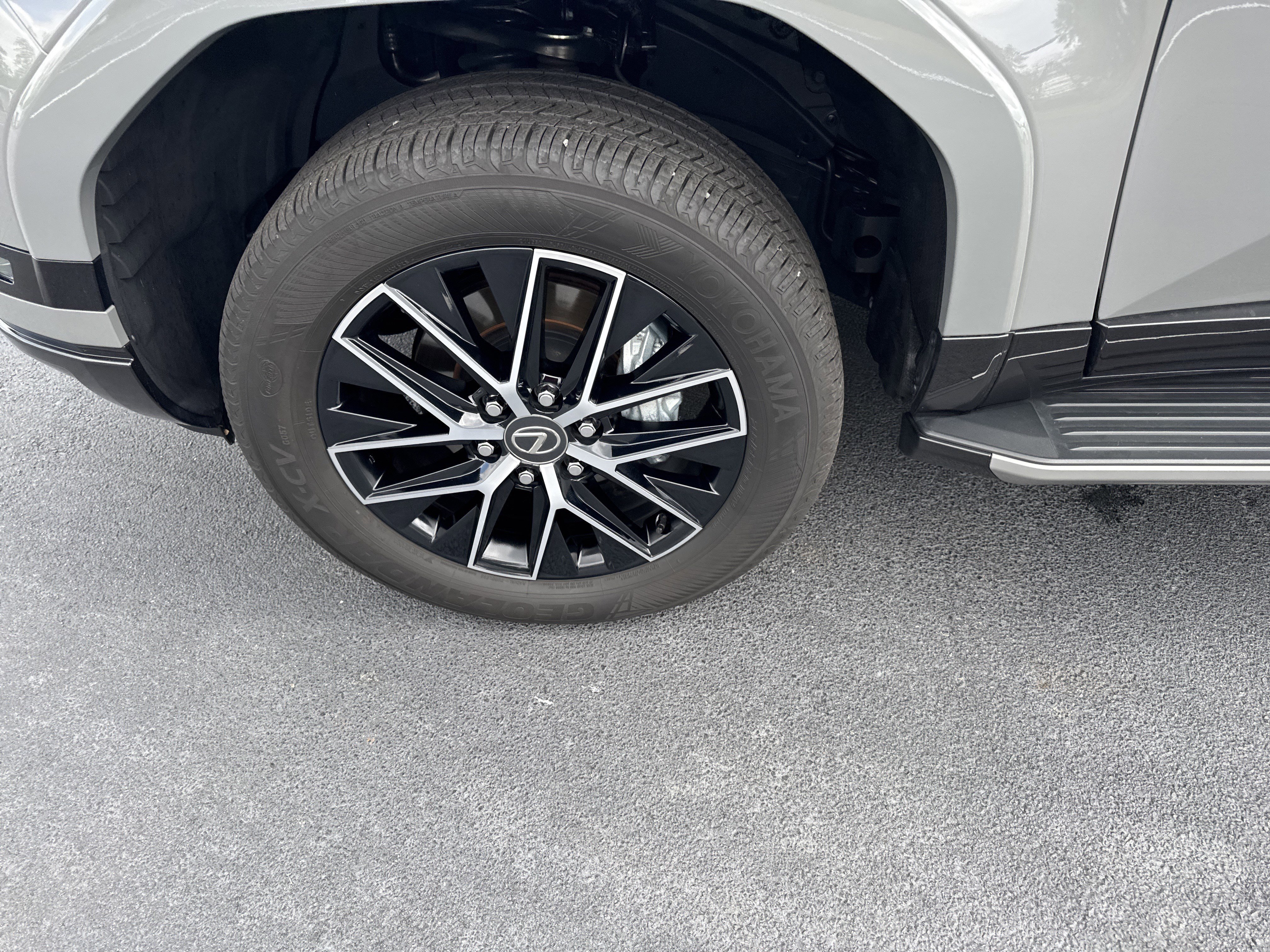 Used 2025 Incognito Lexus 550 Premium+ image 12