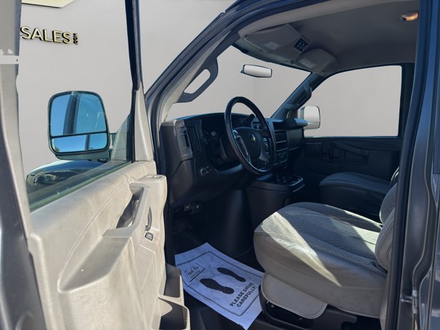 Used 2016 Cyber Gray Metallic Chevrolet LT image 24