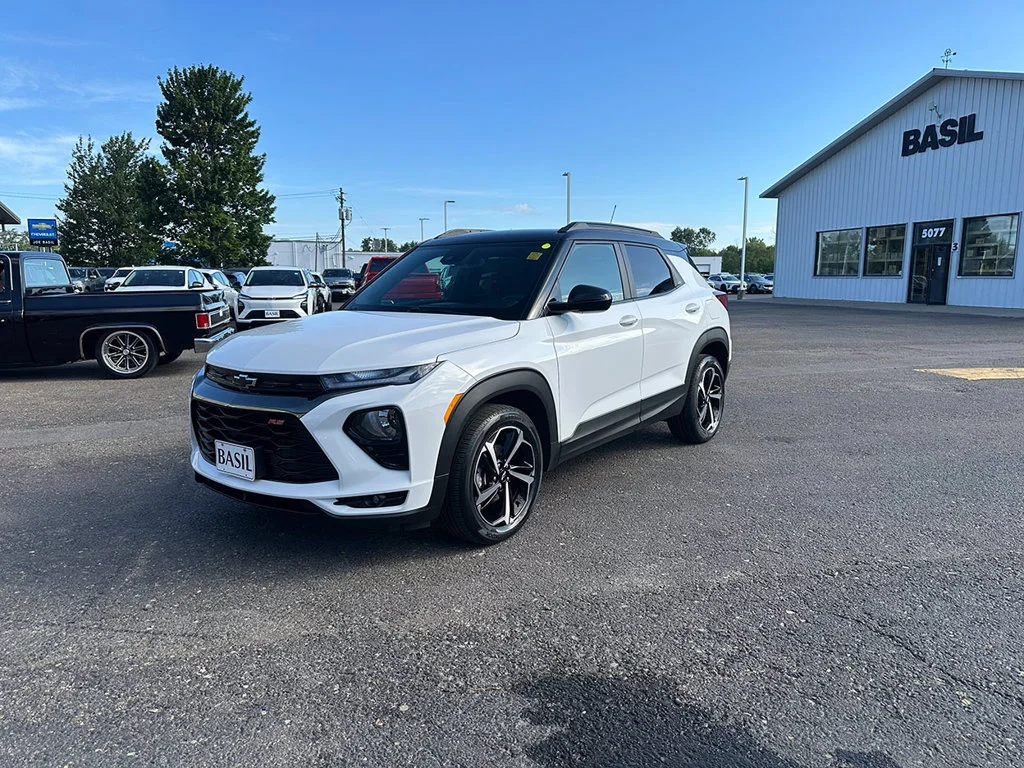 Used 2023 SUMMIT WHITE Chevrolet RS image 8