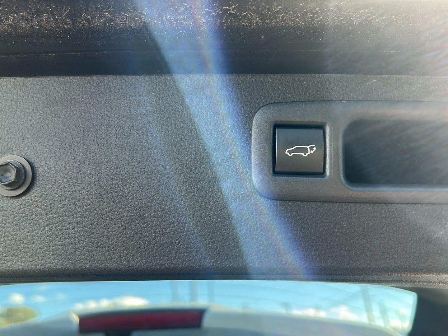 Used 2023 Wind Chill Pearl Toyota XLE image 10