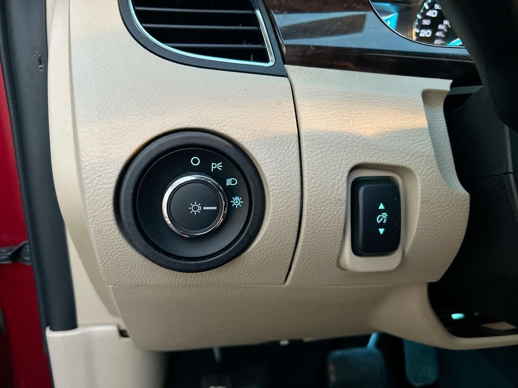 Used 2019  Ford Limited image 22