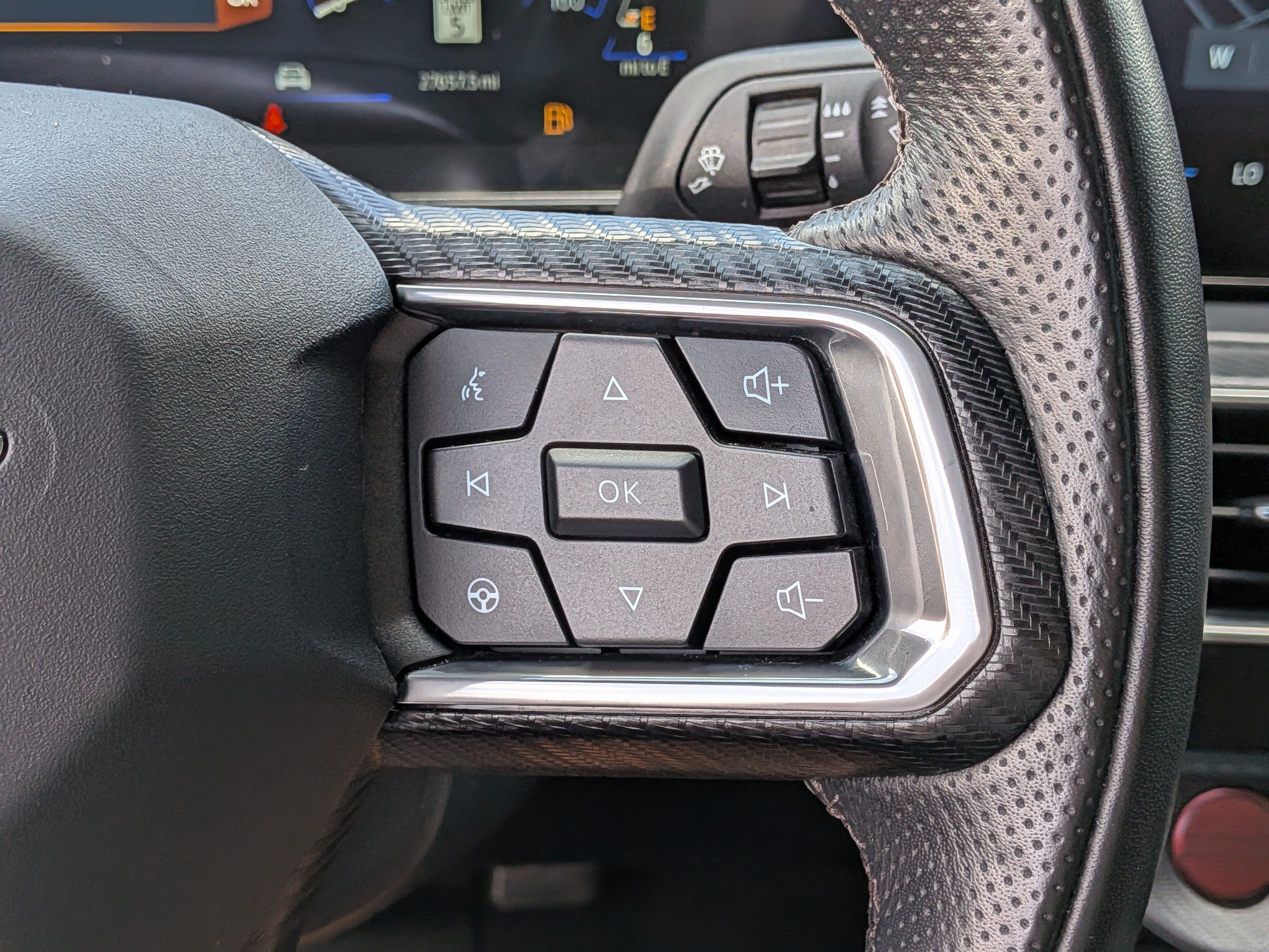 Used 2024 Oxford White Ford GT Premium image 22