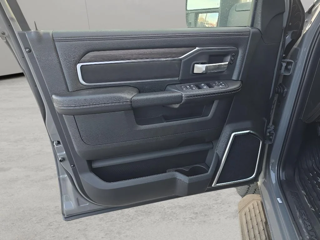 New 2026 Ceramic Gray Clear-Coat Exterior Paint RAM Laramie image 10