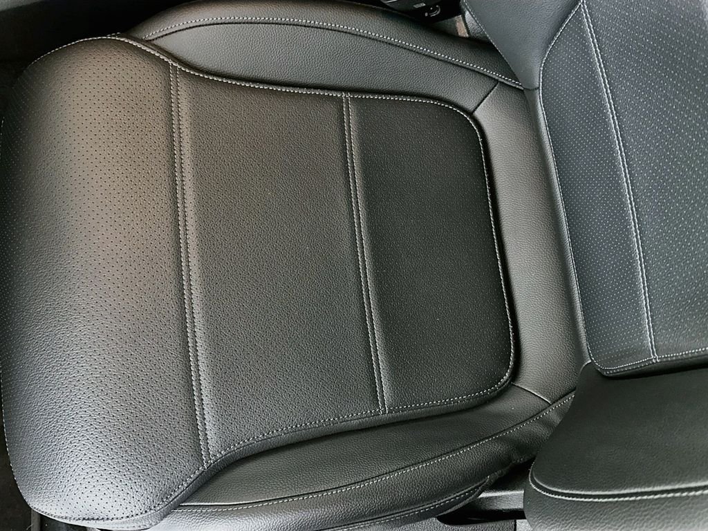 Used 2023 White Mercedes-Benz GLC 300 image 19