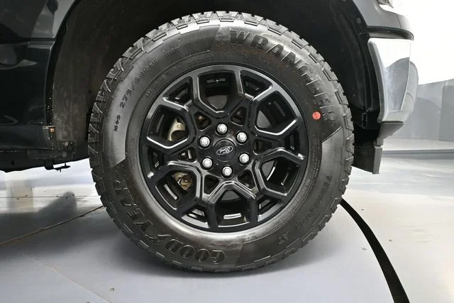 Used 2018 Black Ford XLT image 12
