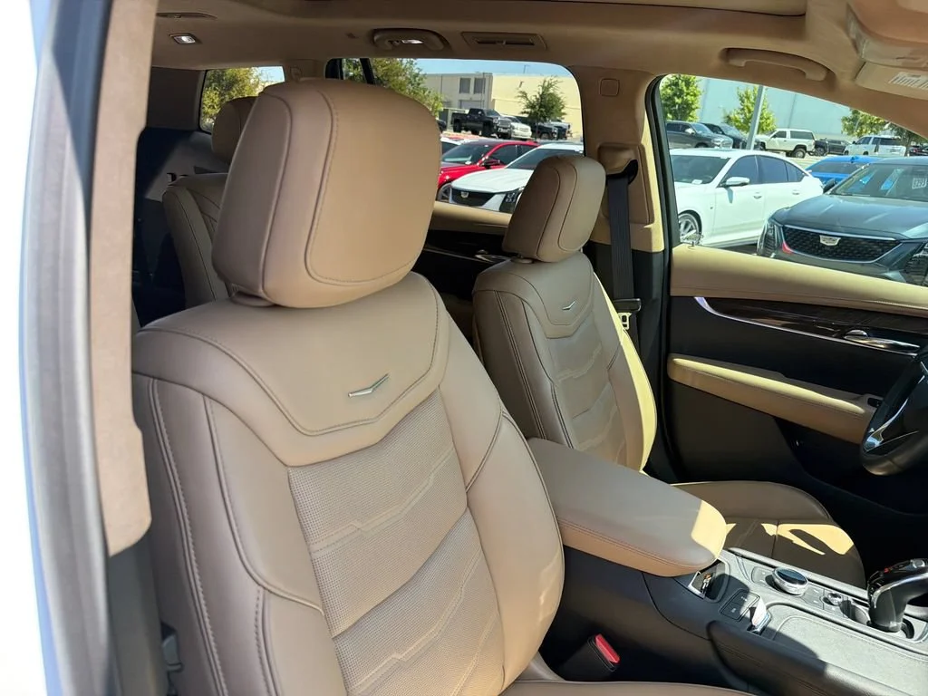 Used 2020 CRYSTAL WHITE TRICOAT Cadillac AWD Premium Luxury image 39