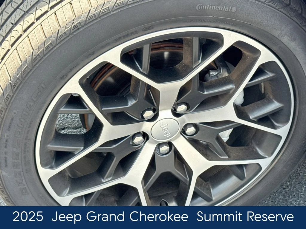 Used 2025 White Jeep Summit Reserve image 13