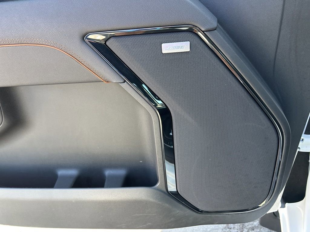 Used 2025 Summit White GMC AT4 image 32
