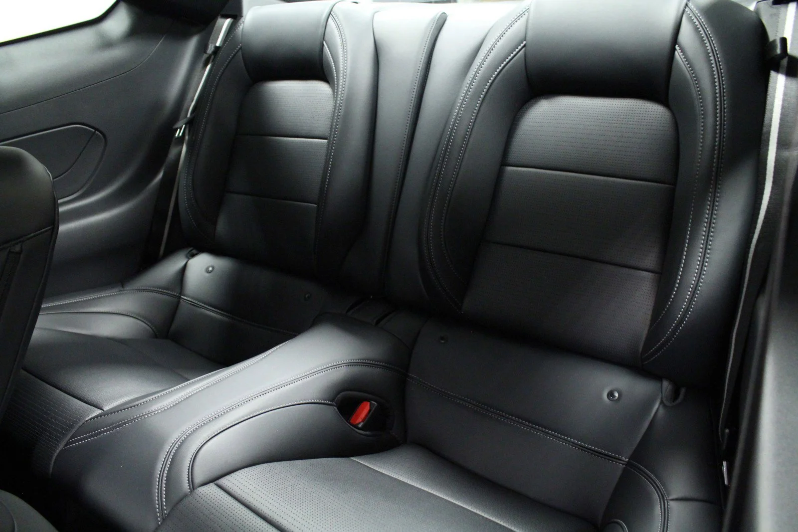 Used 2024 Oxford White Ford GT Premium image 13