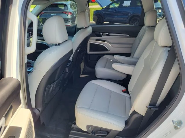 Used 2020 White Kia S image 14