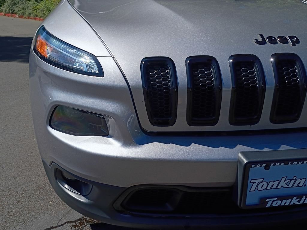 Used 2018 Billet Silver Metallic Clearcoat Jeep Latitude image 11