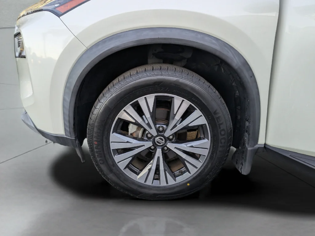 Used 2021 White Nissan SV image 36