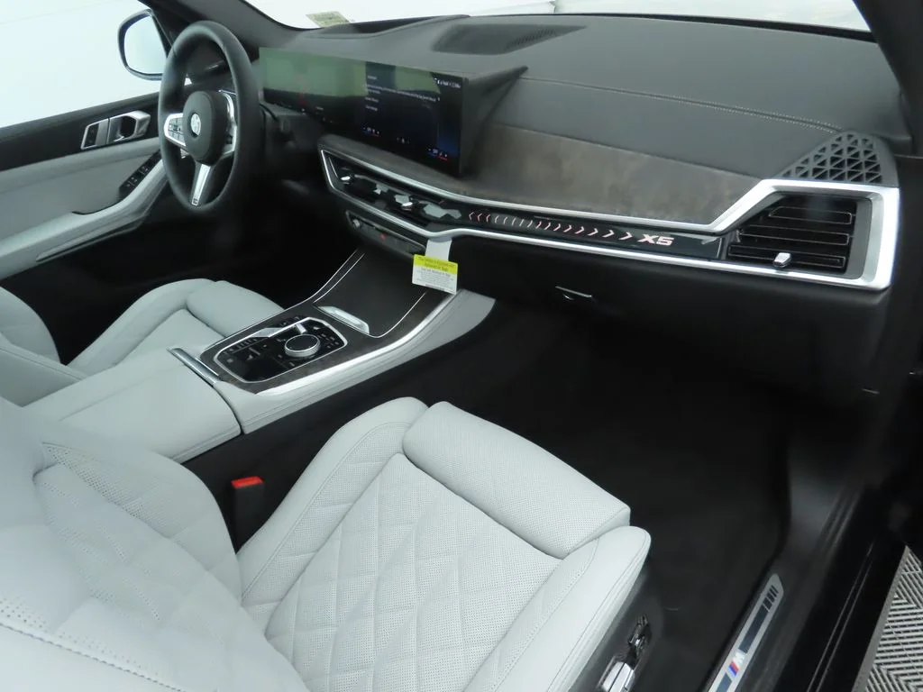 Used 2026 Black BMW xDrive40i image 18