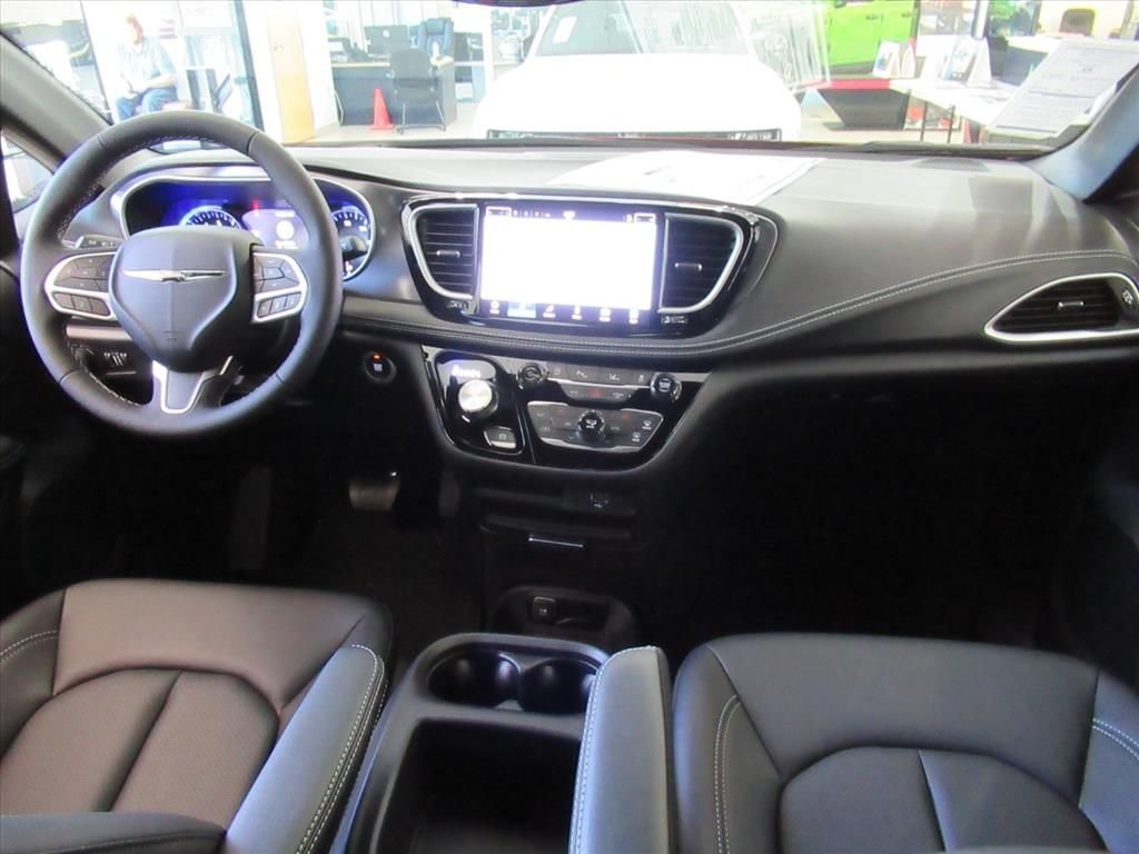 2026 Chrysler Pacifica Select - Photo 10
