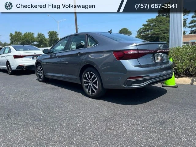 Used 2025 Platinum Gray Metallic Volkswagen 1.5T SE image 3