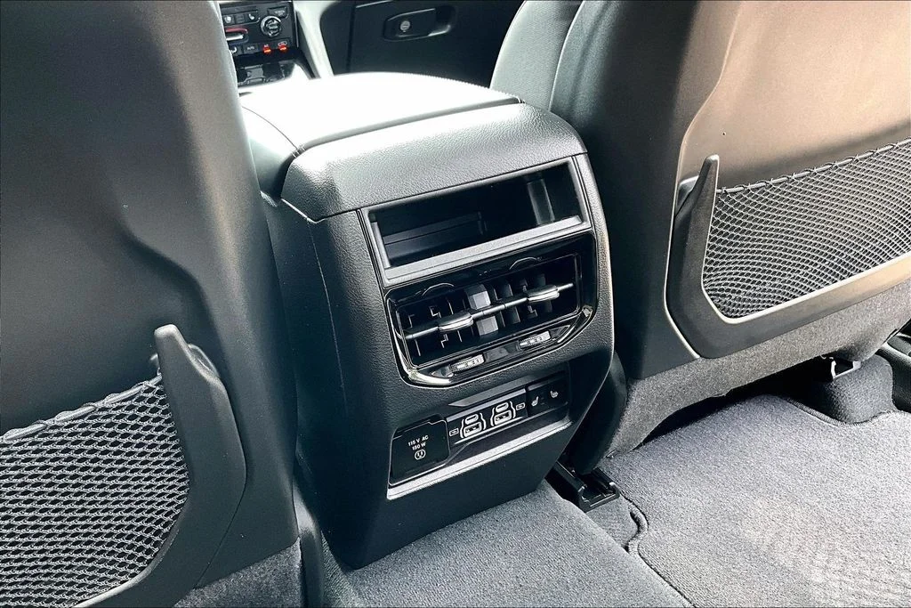 Certified Used 2024 Diamond Black Jeep Overland image 33