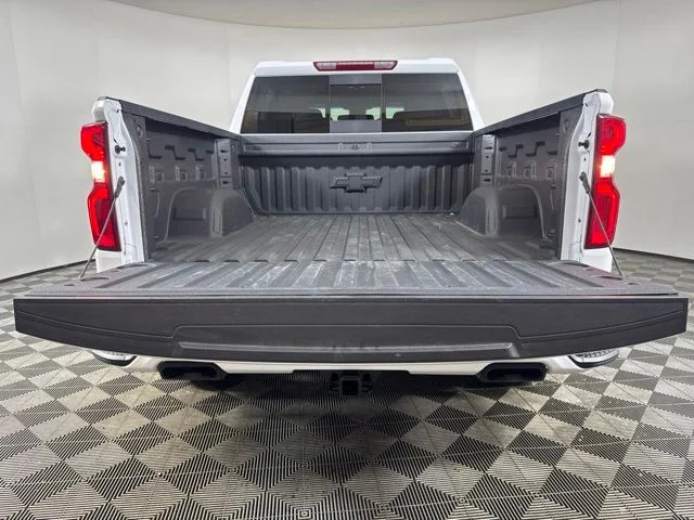 Used 2025 Summit White Chevrolet RST image 20