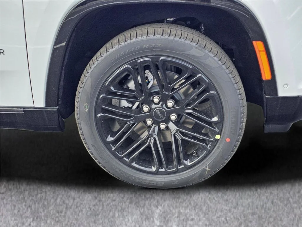New 2026 Bright White Clear-Coat Exterior Paint Jeep Limited Reserve image 6