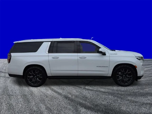Used 2024 Beige Chevrolet High Country image 3