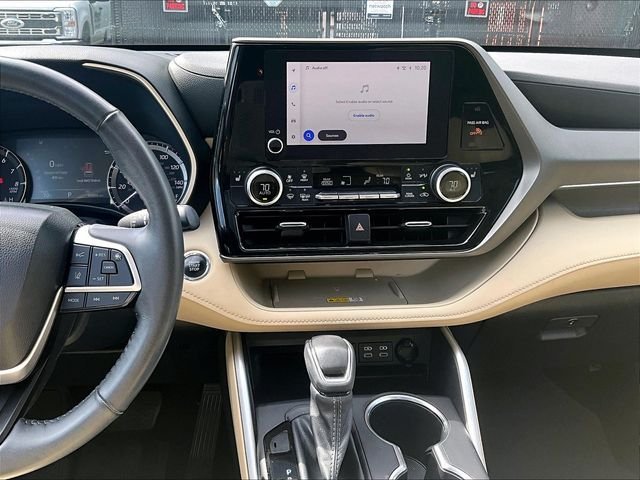 Used 2023 Beige Toyota XLE image 6