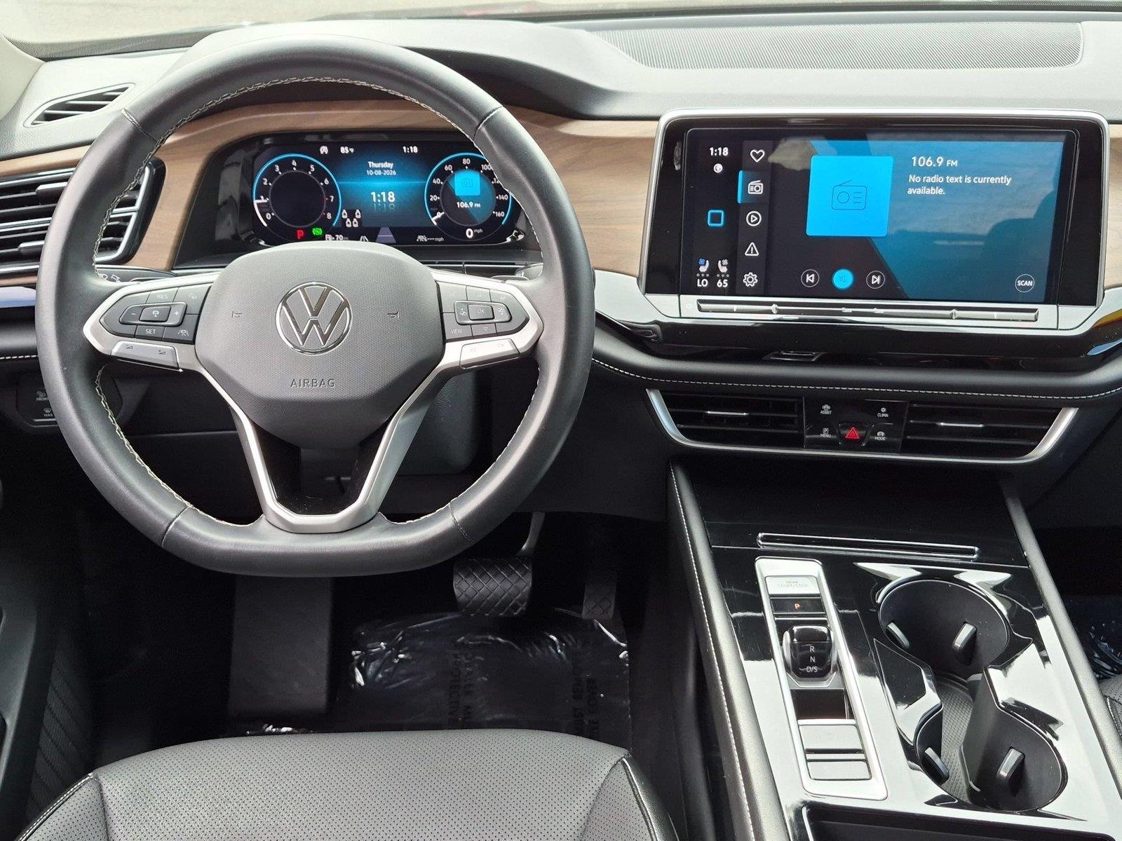 Used 2024  Volkswagen 2.0T SE w/Technology image 30
