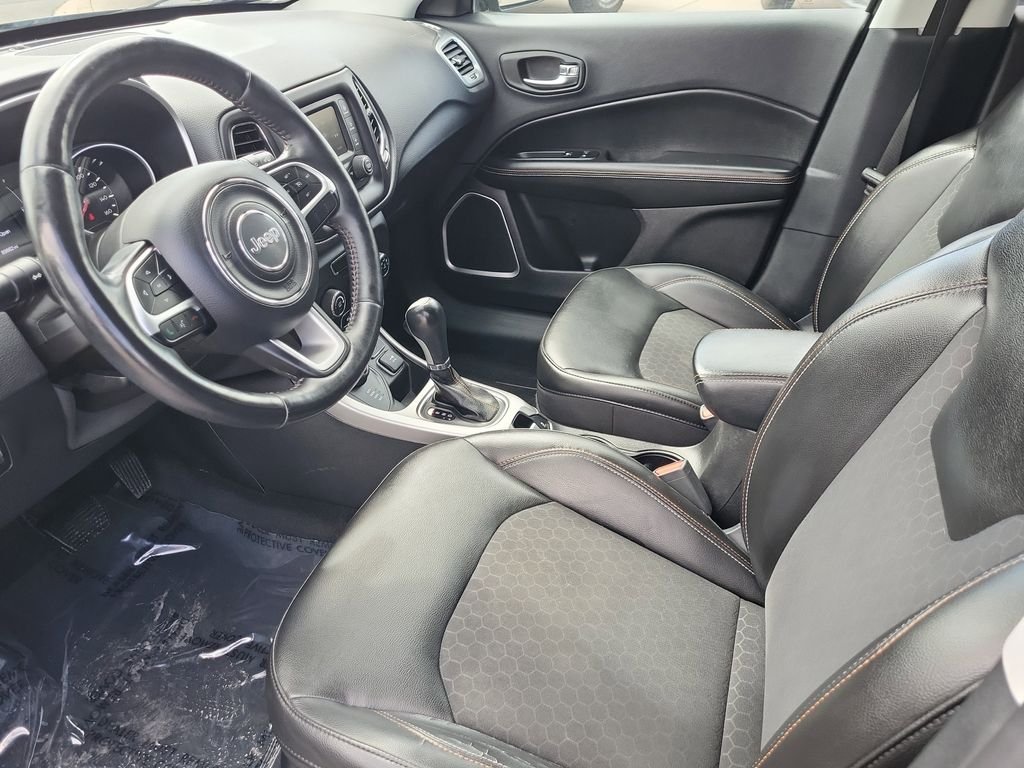 Used 2018 Green Jeep Latitude image 10