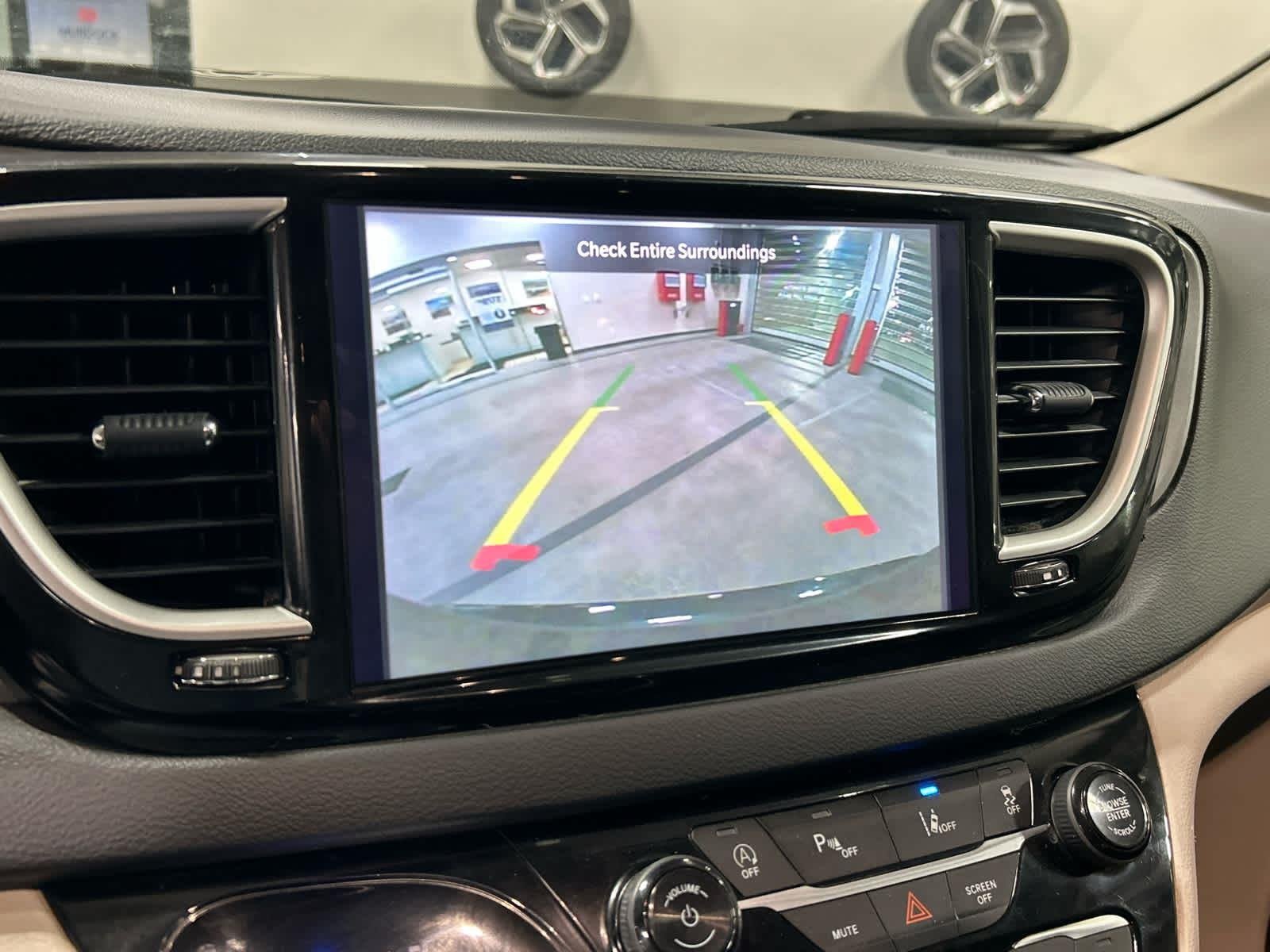2023 Chrysler Pacifica Touring L - Photo 33