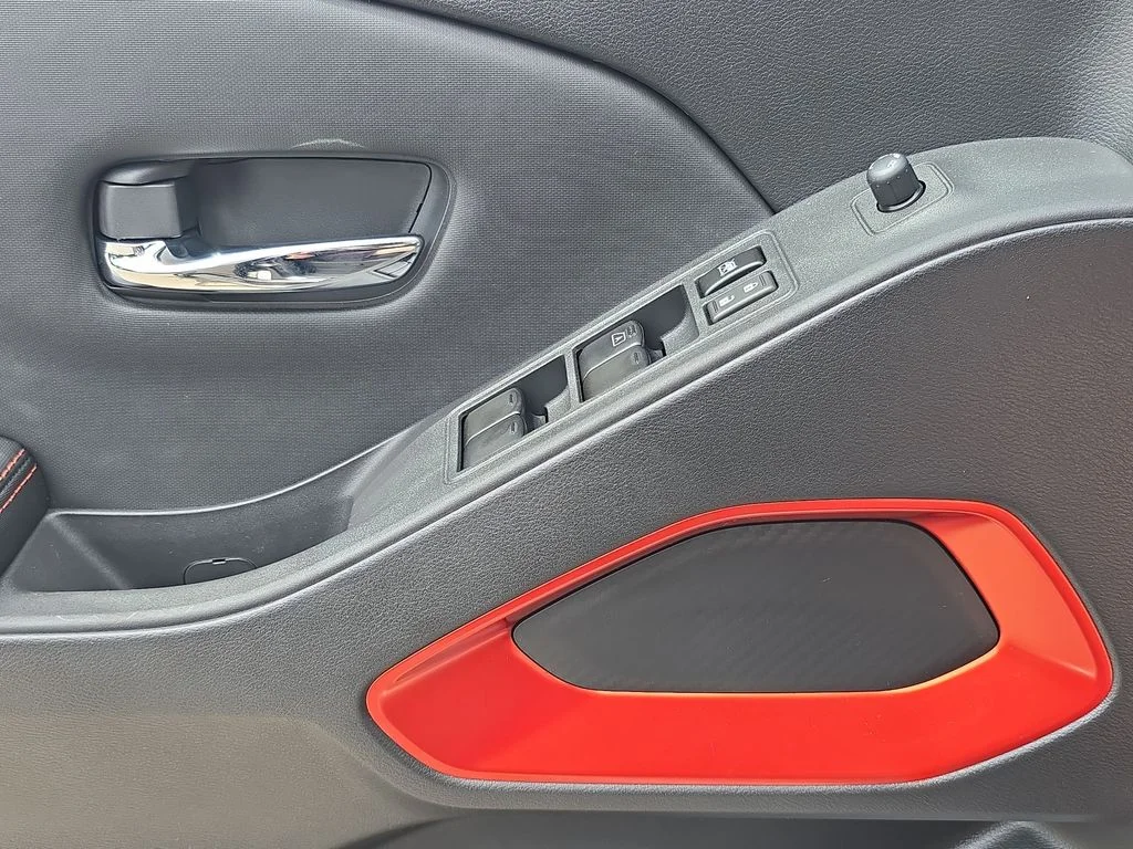 Used 2022  Nissan PRO-4X image 19