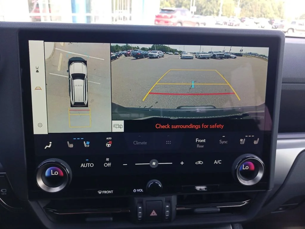 Used 2025  Lexus 550 Luxury image 22