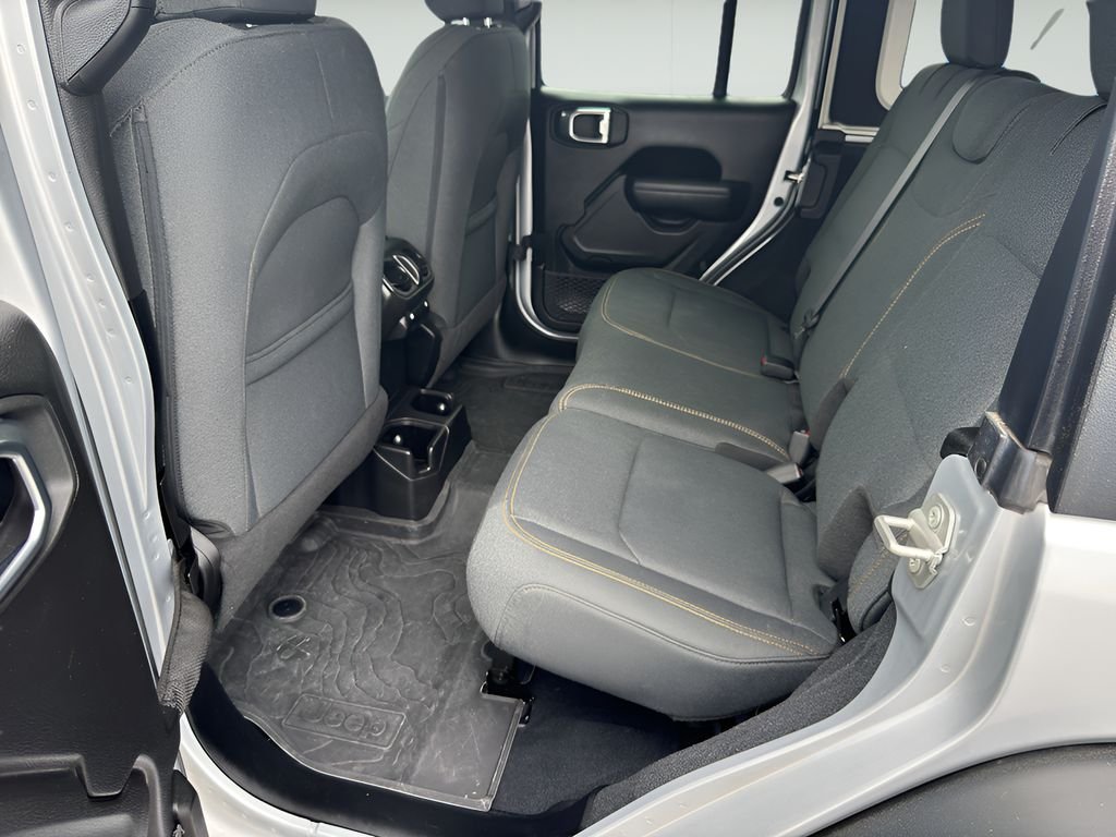 Used 2024 Silver Zynith Clearcoat Jeep Sport S image 17