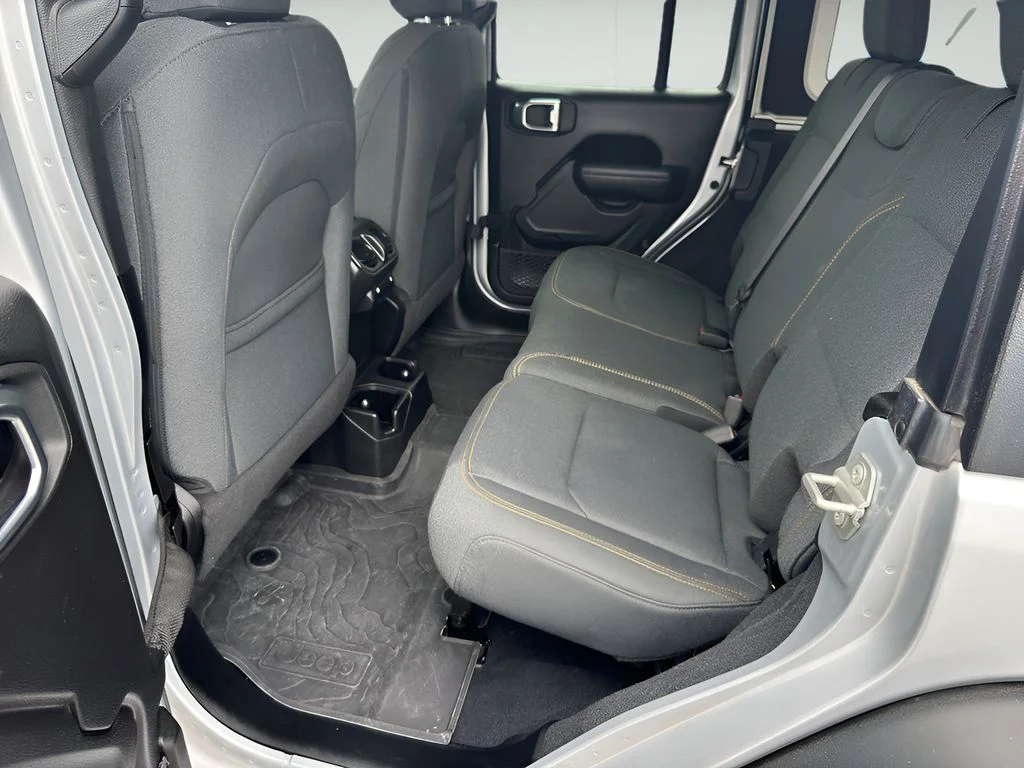 Used 2024 Silver Zynith Clearcoat Jeep Sport S image 17