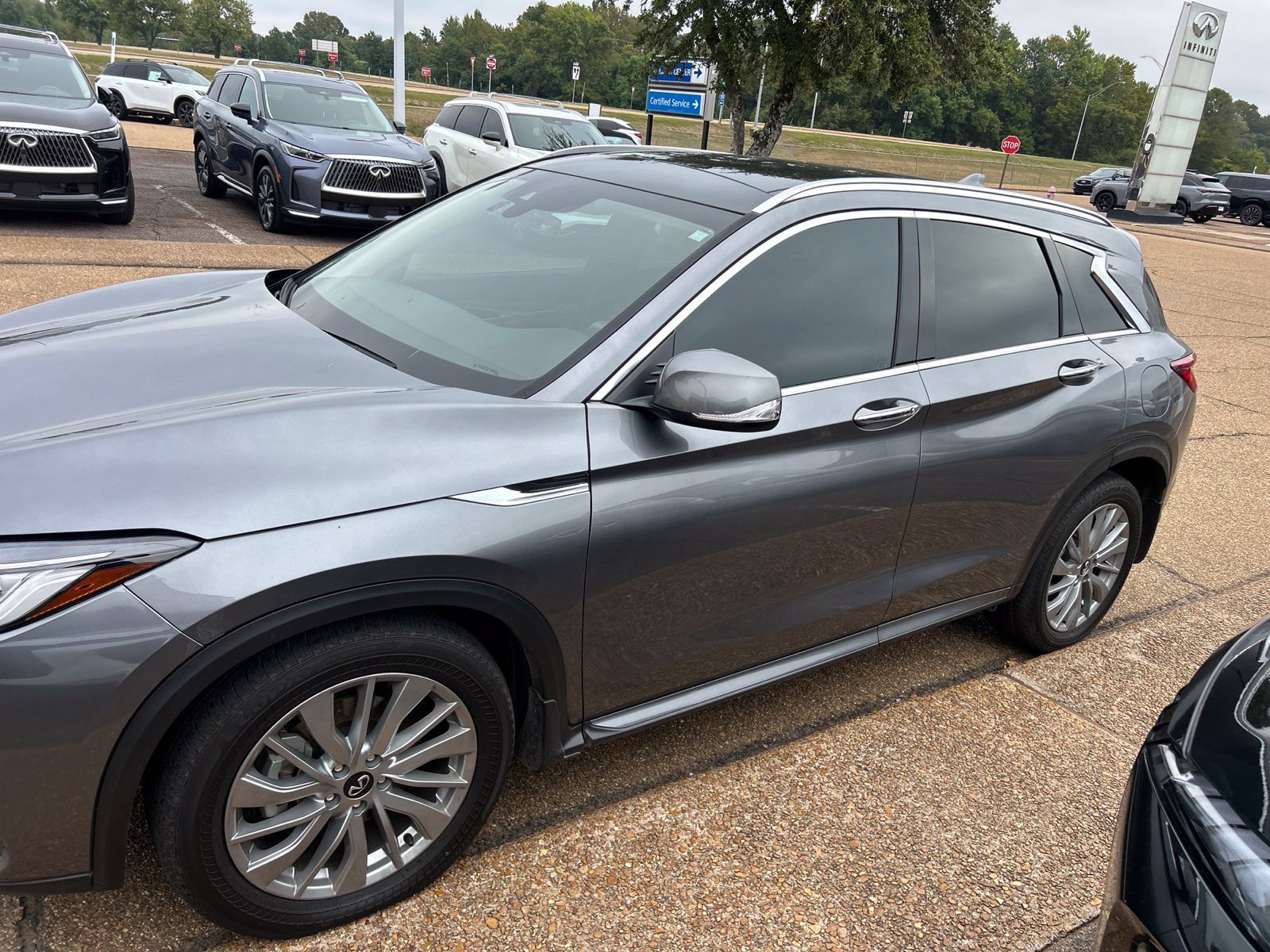 Used 2023 Gray INFINITI LUXE image 2