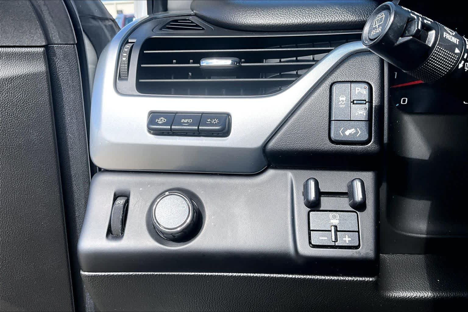 Used 2018 Summit White Chevrolet Premier image 36
