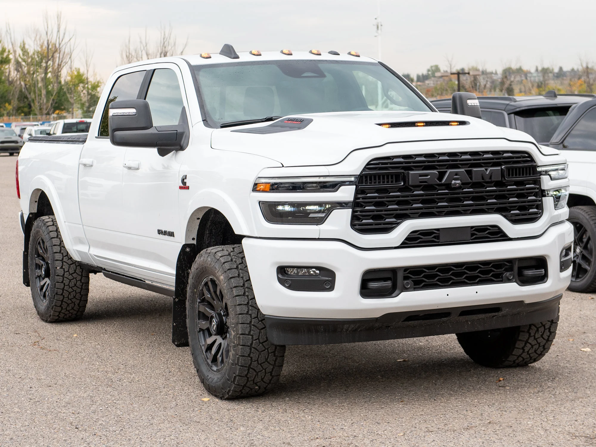 Used 2026 White RAM Limited Night* Crew Cab 4x4, Sunroof, Passenger Screen, Heated/Ventilated Leather image 12