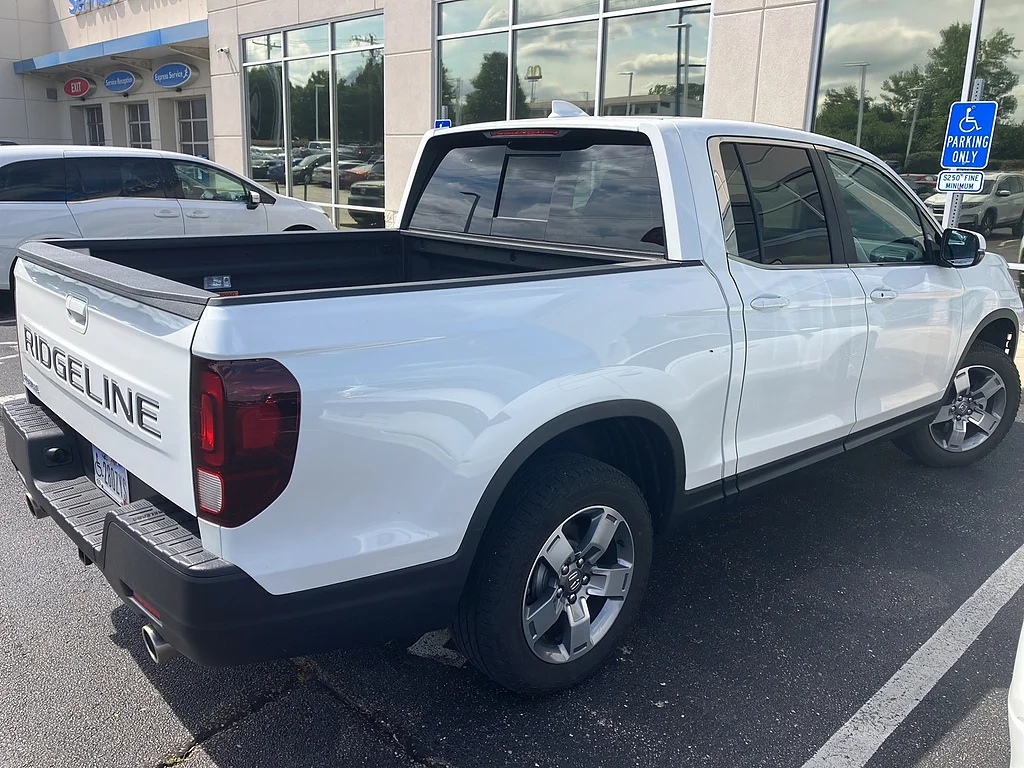 Certified Used 2024 WHITE Honda RTL image 5