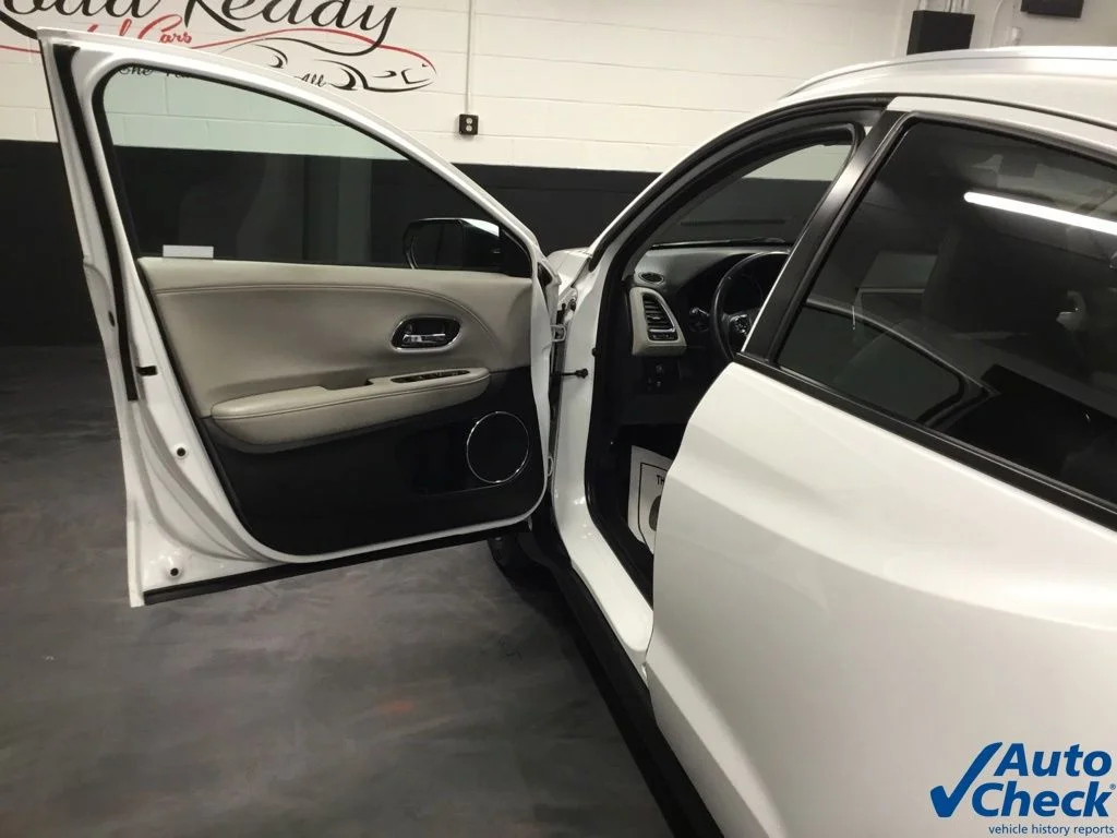 Used 2021 White Honda EX-L image 18