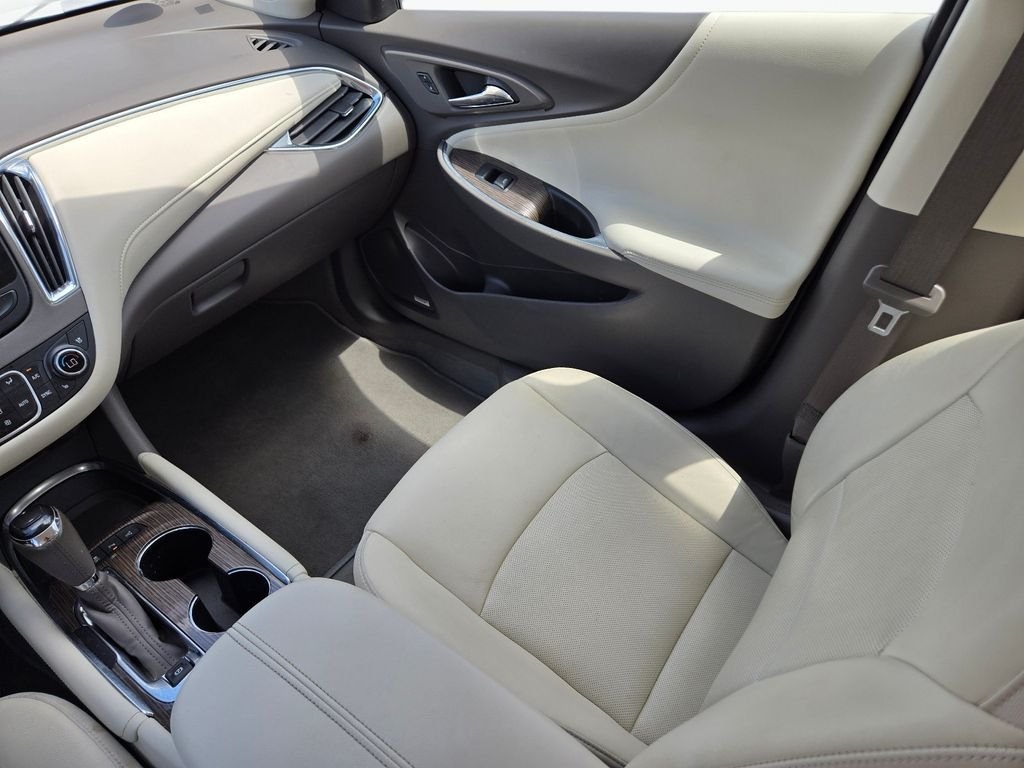 Used 2020 White Chevrolet Premier image 20