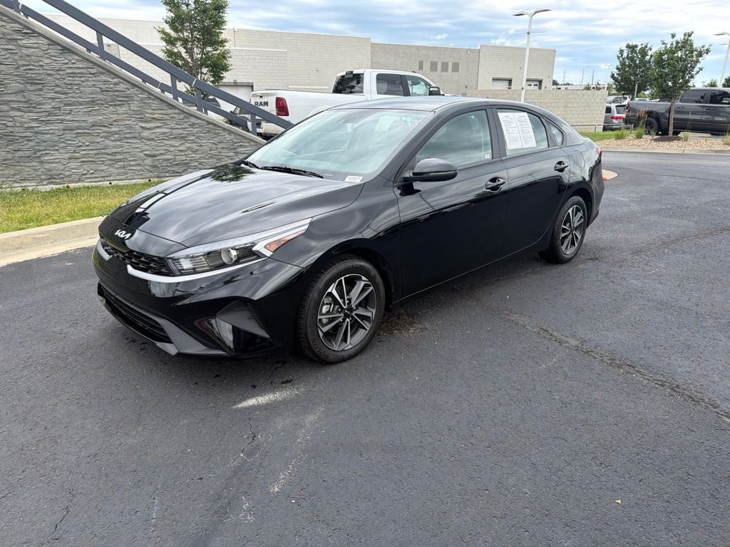 Used 2024 Black Kia LXS image 3