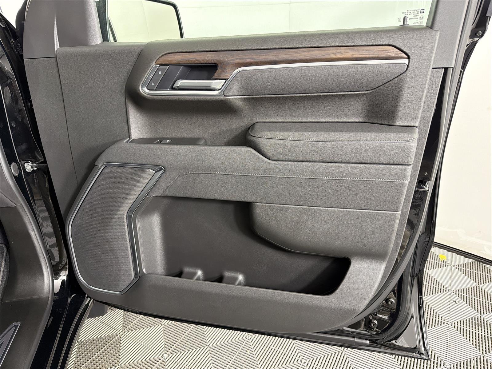2026 GMC Sierra 1500 SLT - Photo 12
