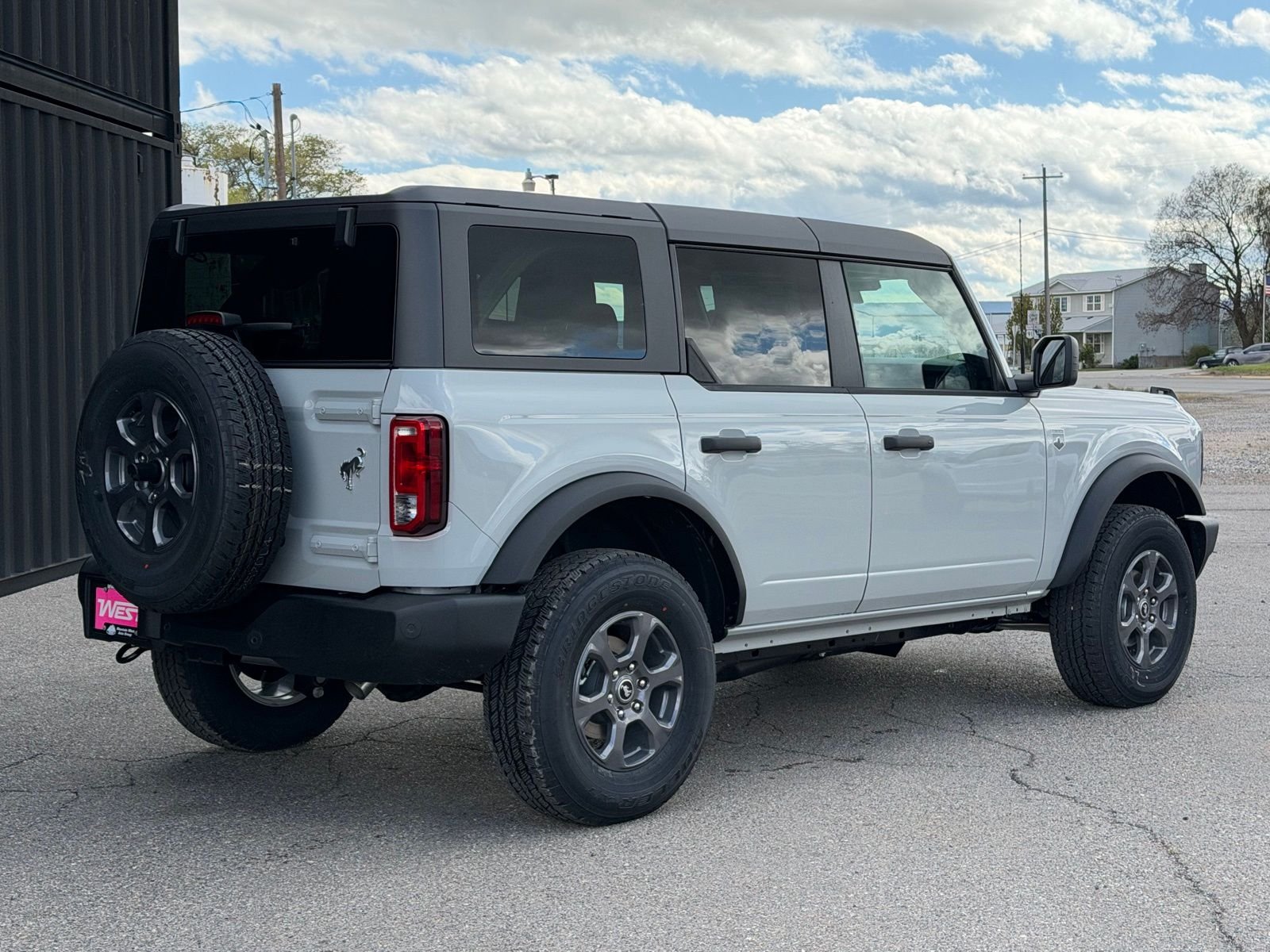 View vehicle photo 7