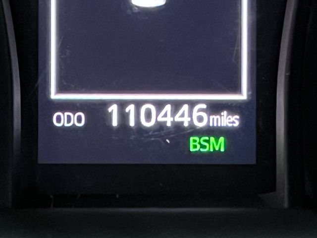 Used 2018 White Toyota LE image 23