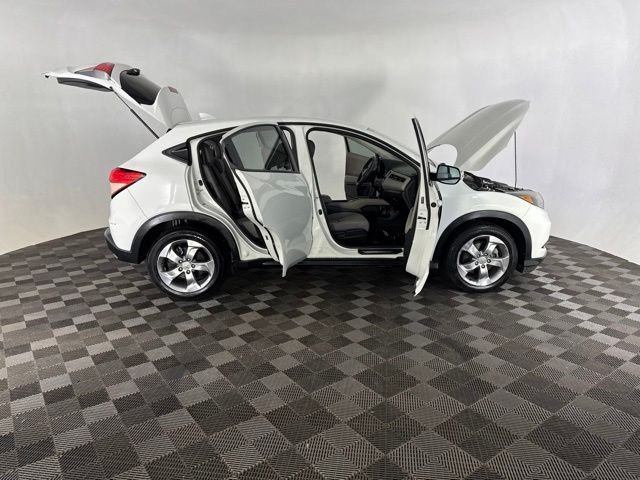 Used 2018 White Honda LX image 15