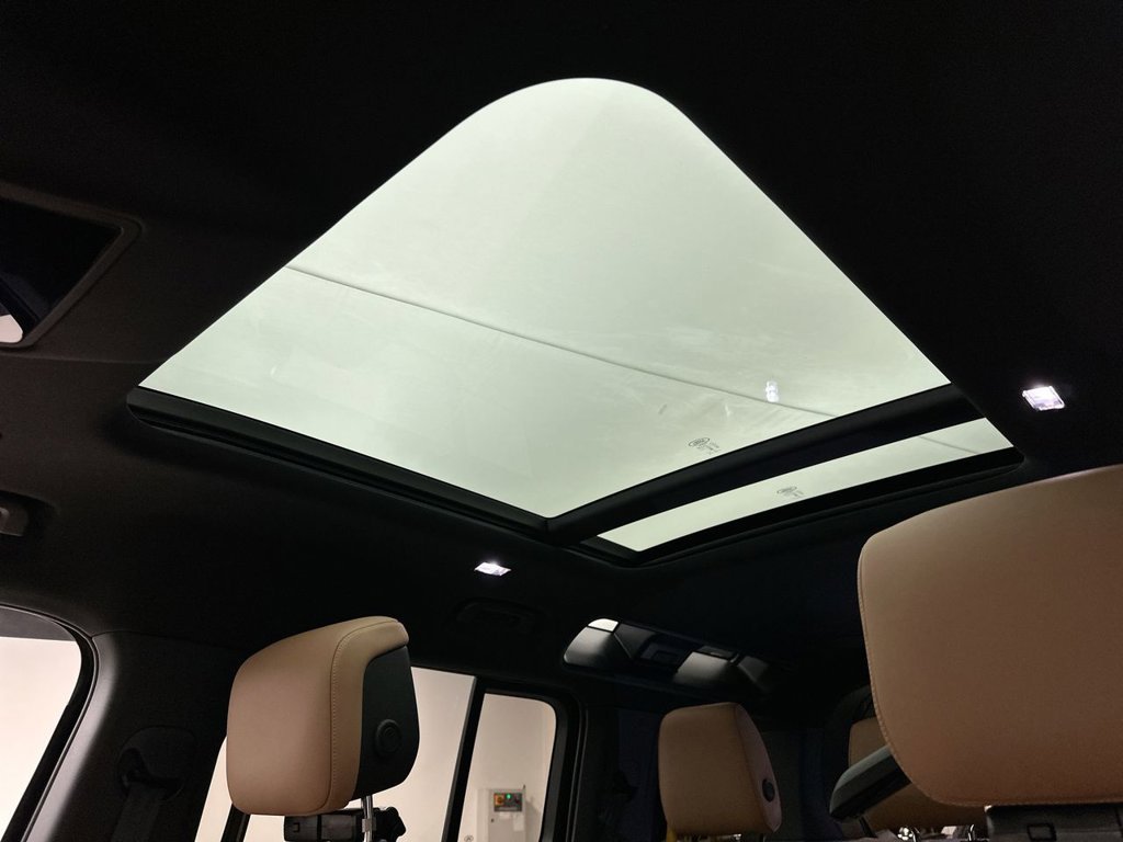 New 2026 Santorini Black Land Rover X-Dynamic SE image 11