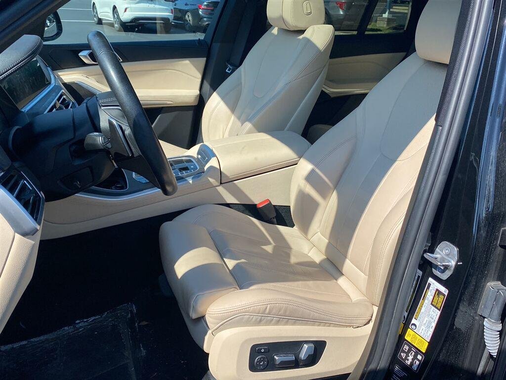 Used 2022 Black Sapphire Metallic BMW xDrive40i image 2