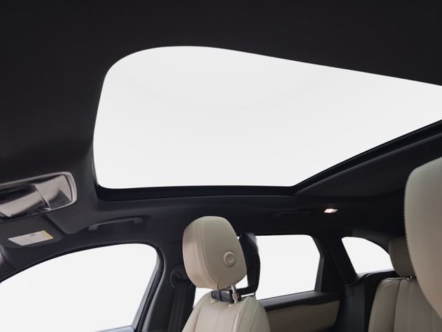 Used 2018 Silver Land Rover S image 32