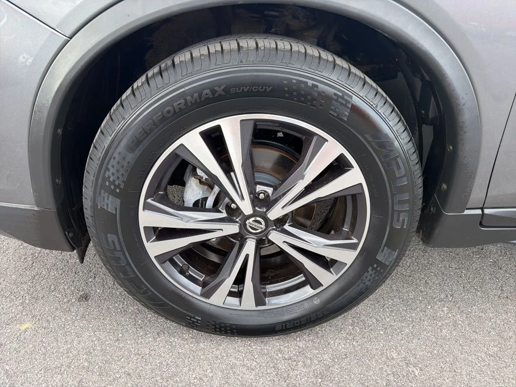 Used 2018 Gray Nissan SL image 10
