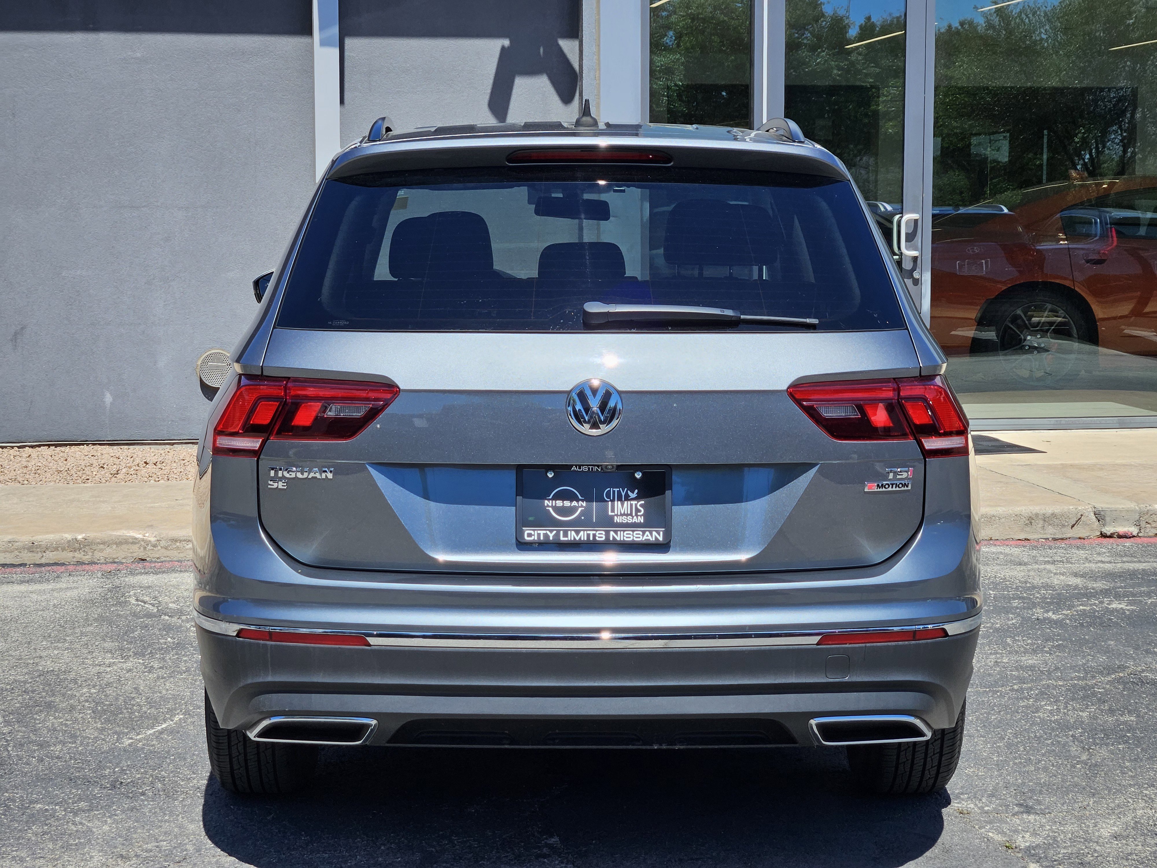 Used 2018 GRAY Volkswagen 2.0T SE 4Motion image 6