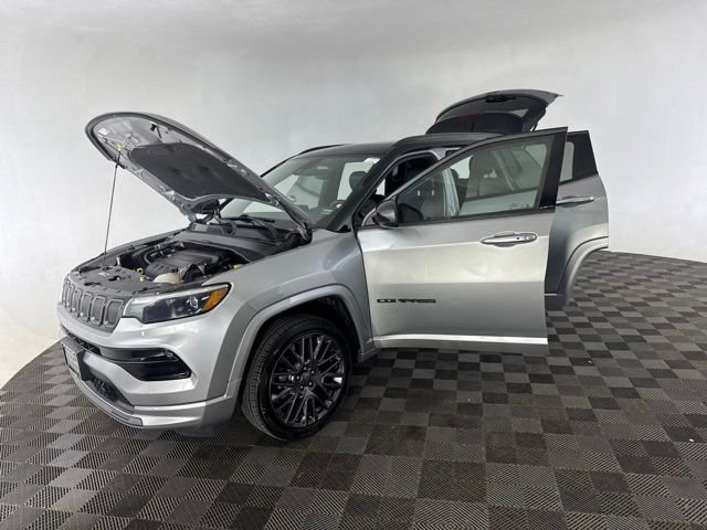 Used 2022 Silver Jeep Limited image 10