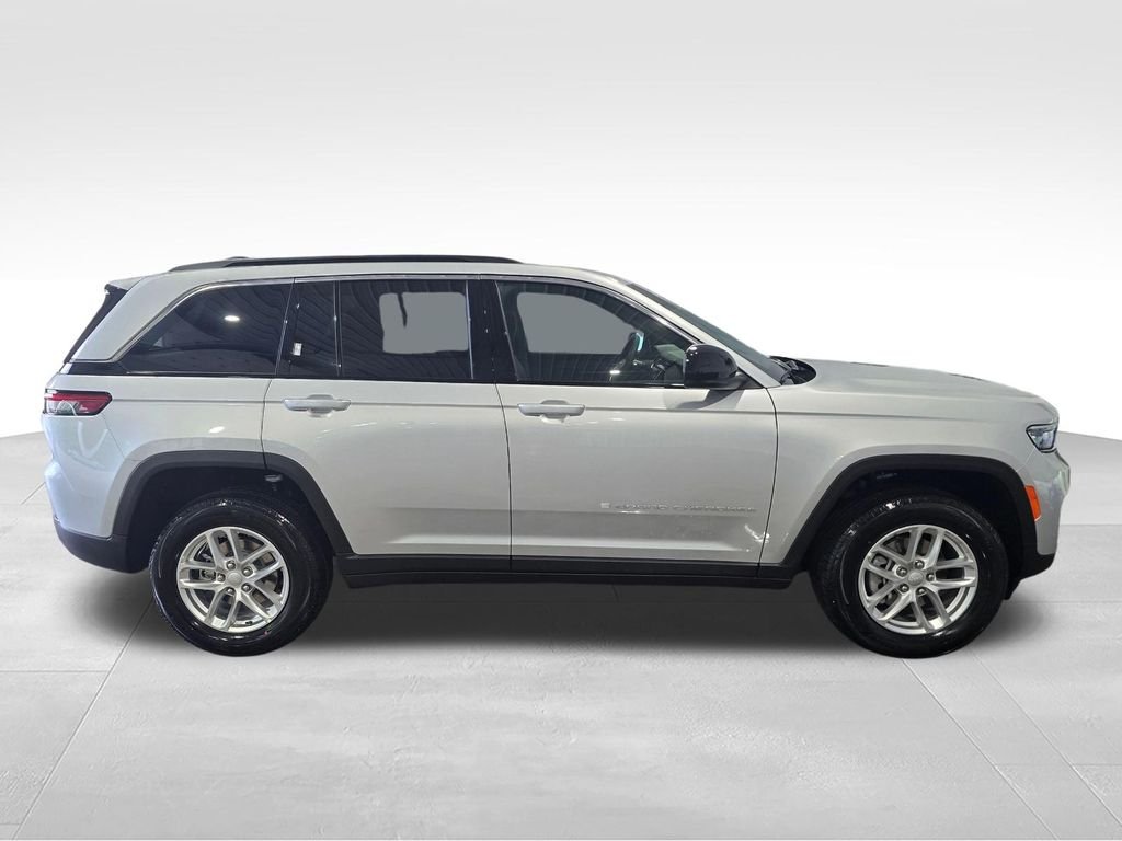 New 2026 Silver Zynith Jeep Laredo image 7