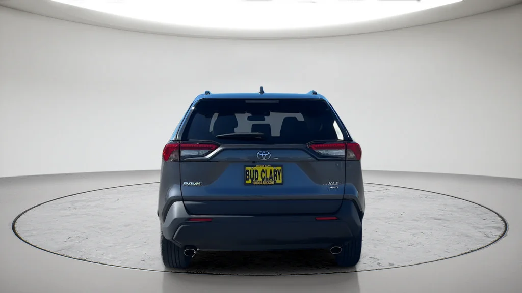 Used 2023  Toyota XLE Premium image 6